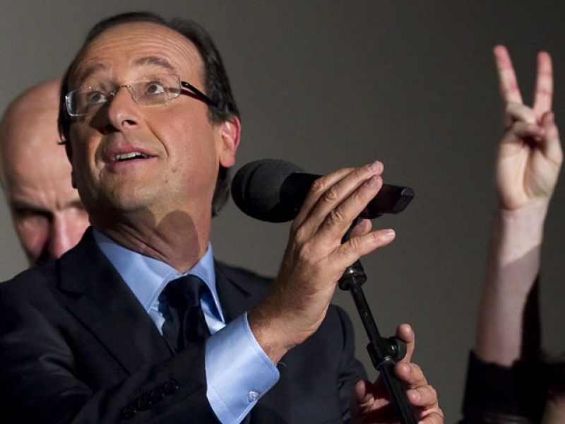 Hollande se enfrentará a Sarkozy en 2012 tras vencer a Aubry en las primarias