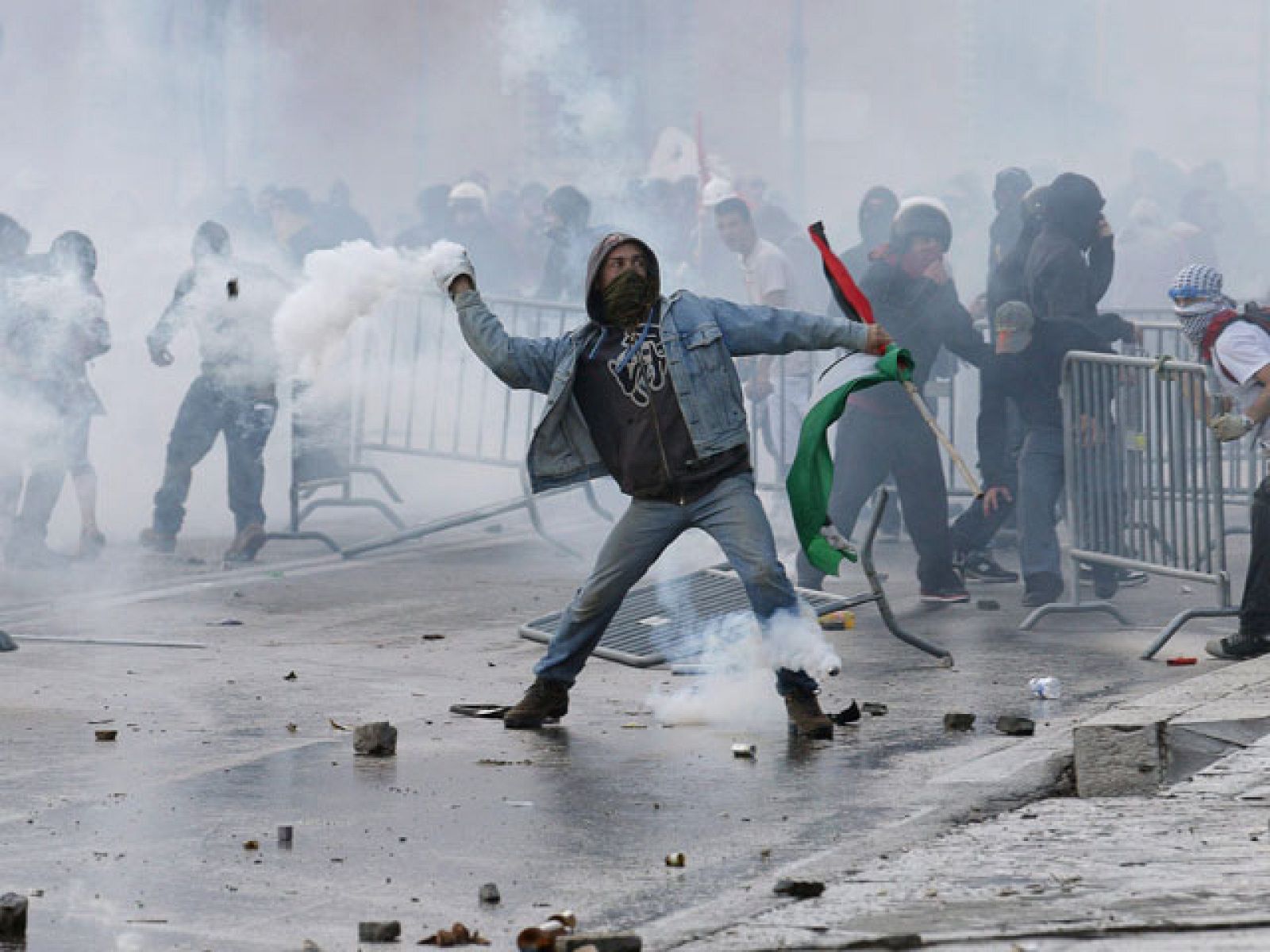 Redada masiva en Italia en busca de los violentos del 15-O