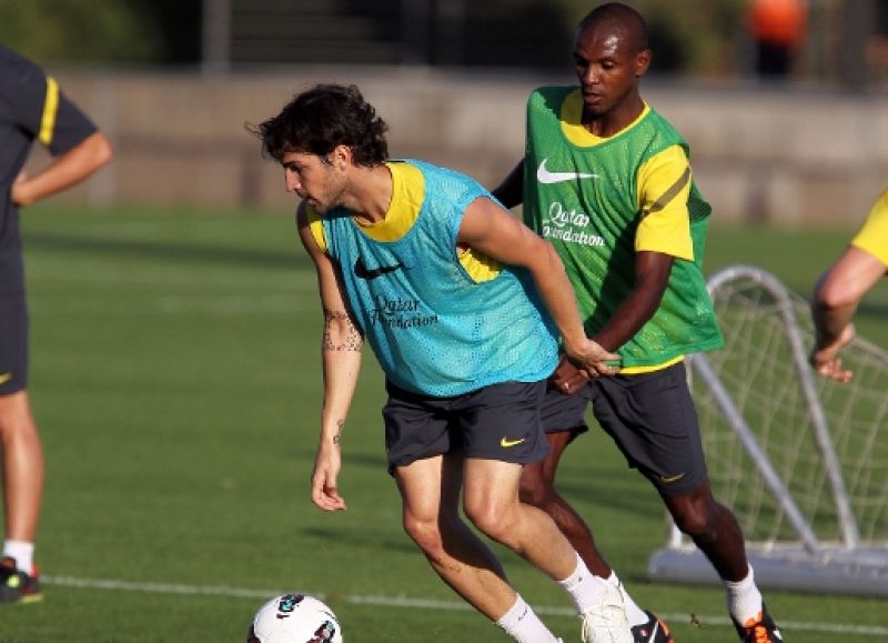 Cesc Fábregas se entrena con el grupo y podría estar ante el Sevilla el próximo sábado