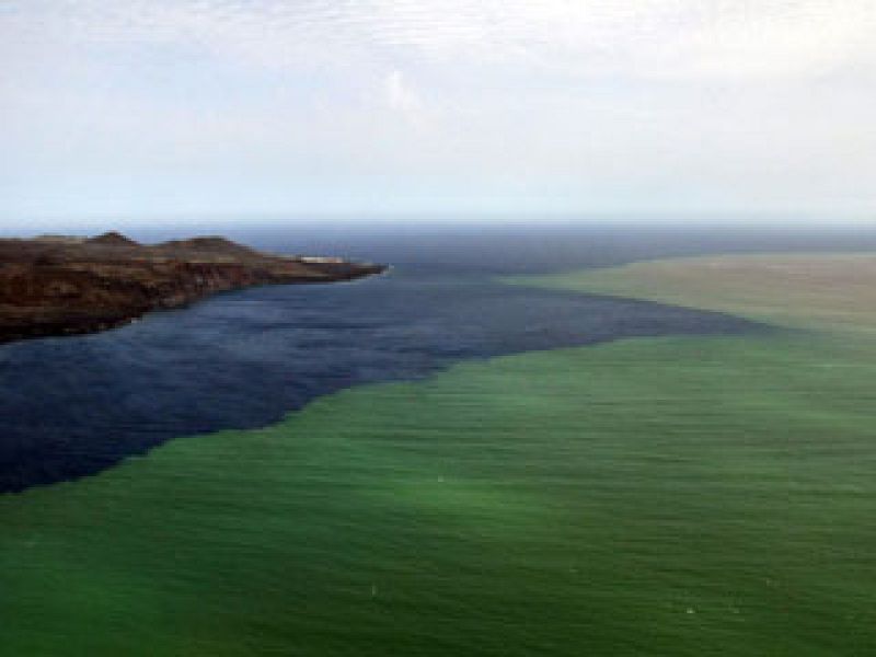 Los vecinos de La Restinga en El Hierro volverán este martes a sus casas si no hay novedades