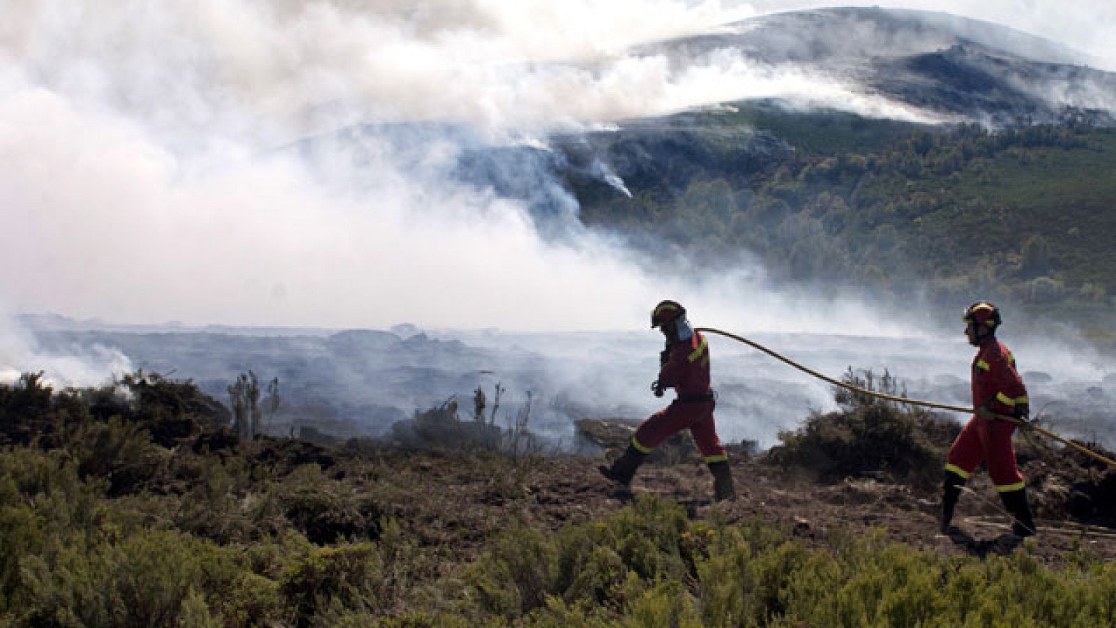 Los incendios se cobran dos víctimas en León y Segovia