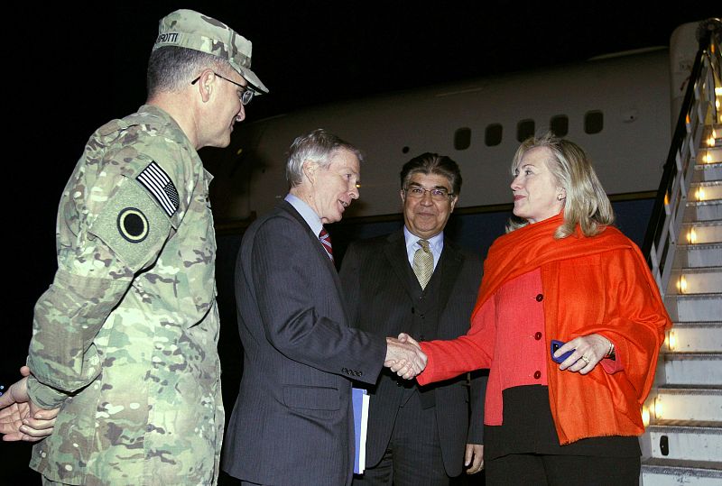 Hillary Clinton insta a los talibanes a participar en las negociaciones de paz en Afganistán