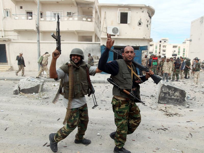 Los rebeldes concluyen la guerra de Libia tras la toma de Sirte y la muerte de Gadafi