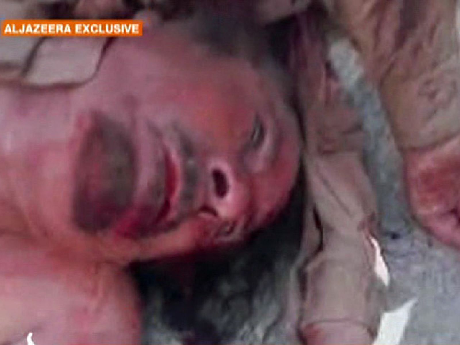 Primeras imágenes de Gadafi muerto