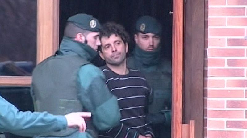 ETA anuncia el cese definitivo de la lucha armada asfixiada por los golpes policiales