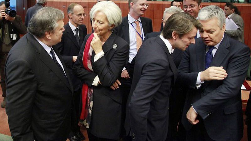 Juncker: La banca tendrá que asumir una quita "sustancial" en el rescate griego