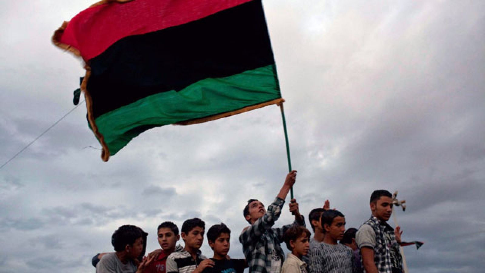 El cadáver de Gadafi trofeo de los rebeldes libios