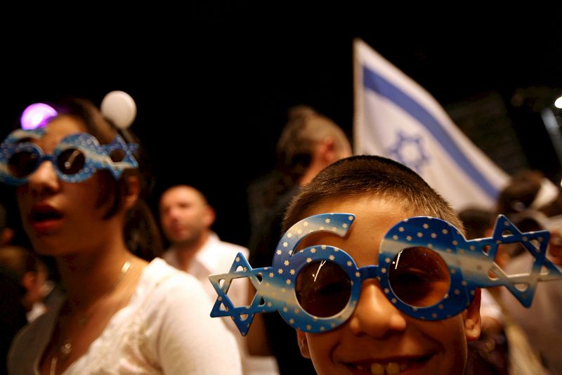 Israel mira de reojo a Palestina en la celebración de su 60 aniversario