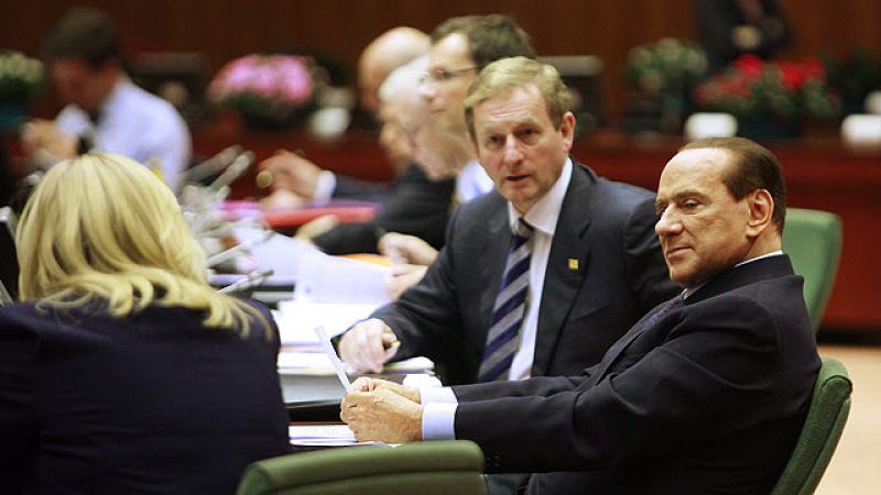 Europa reformará los tratados para aumentar la disciplina fiscal y llama la atención a Italia