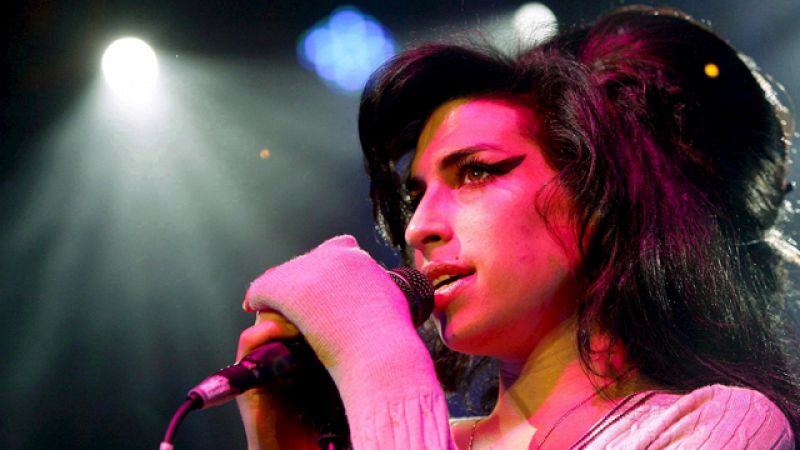 El abuso de alcohol, causa de la muerte de Amy Winehouse