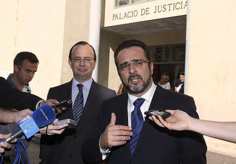 Piden una prueba caligráfica del hermano de la alcadesa de Alicante por el 'caso Brugal'