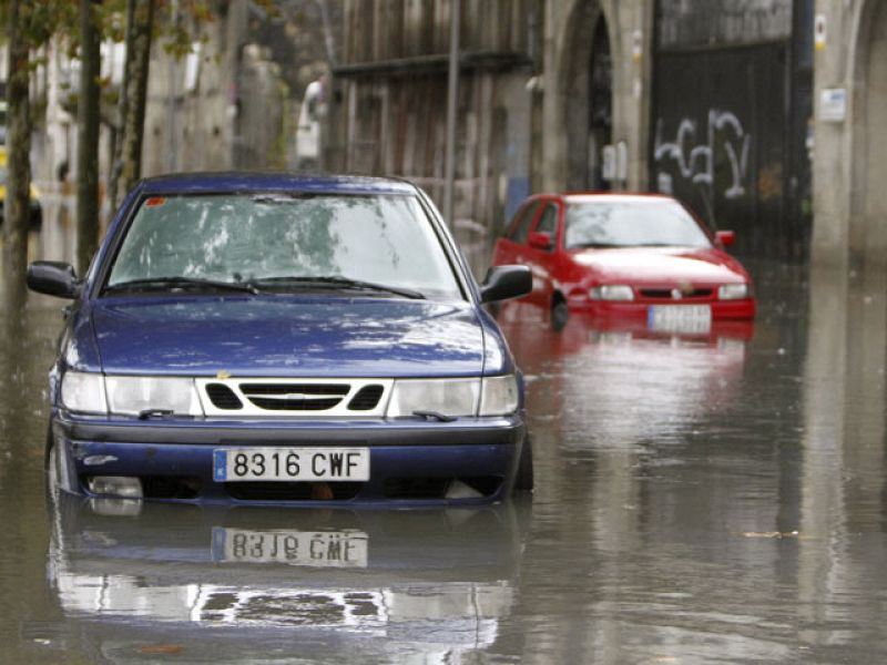 Las intensas lluvias y fuertes rachas de viento causan inundaciones en Galicia