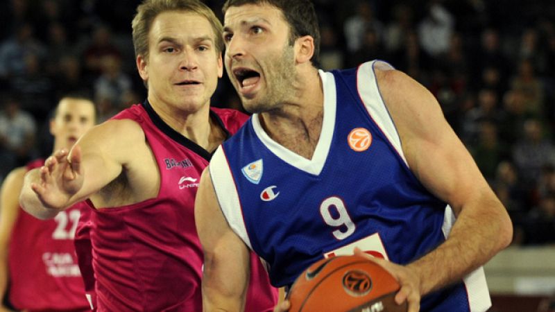 Teletovic lidera el triunfo del Caja Laboral ante el Cantú (81-69)