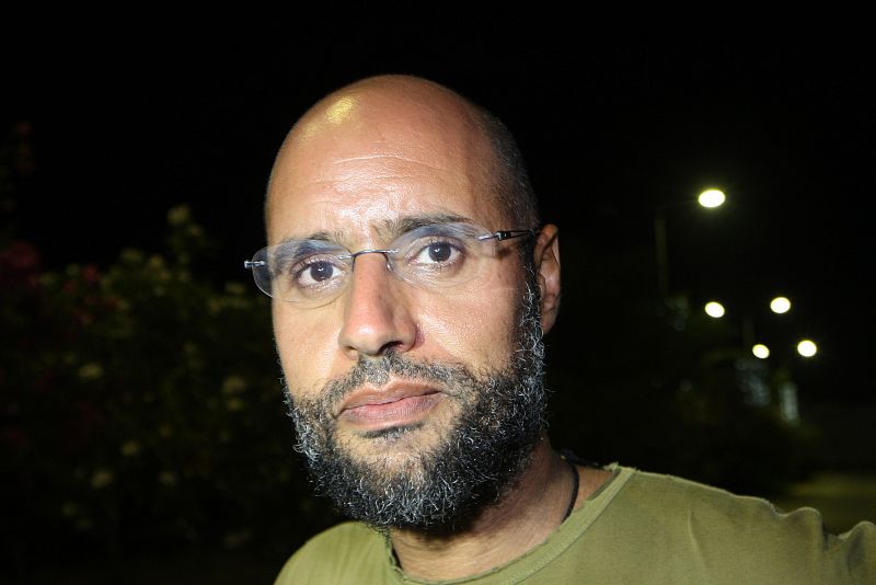 Saif al Islam Gadafi busca un avión para entregarse a la Corte Penal Internacional