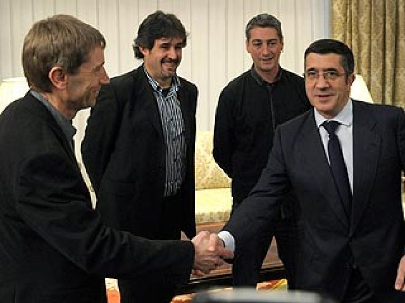 Bildu pide a los gobiernos español y francés que abran un diálogo con ETA