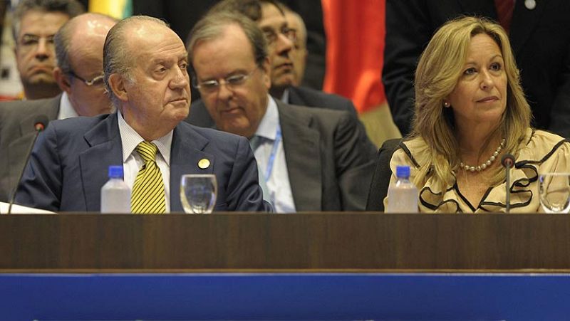 El rey Juan Carlos demanda administraciones transparentes para fortalecer la democracia