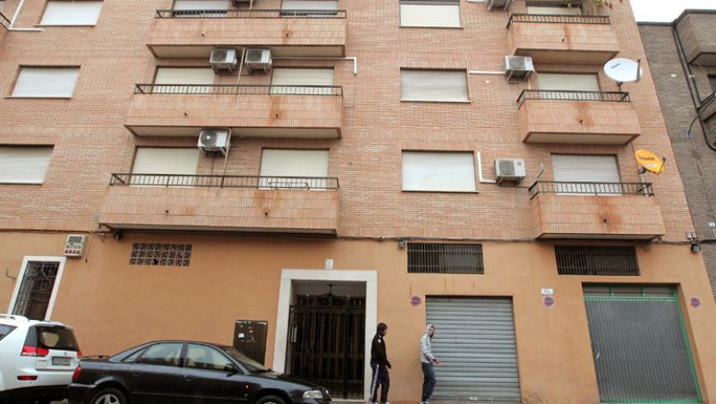 Los vecinos del autor del triple crimen de Valencia no hallan otra explicación que un "arrebato"
