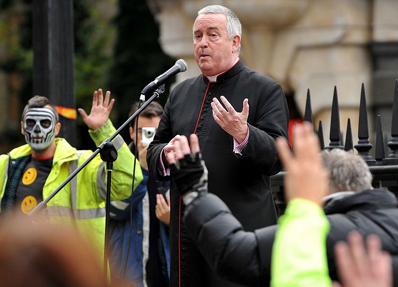 El deán de la catedral San Pablo de Londres dimite por la polémica con los "indignados"