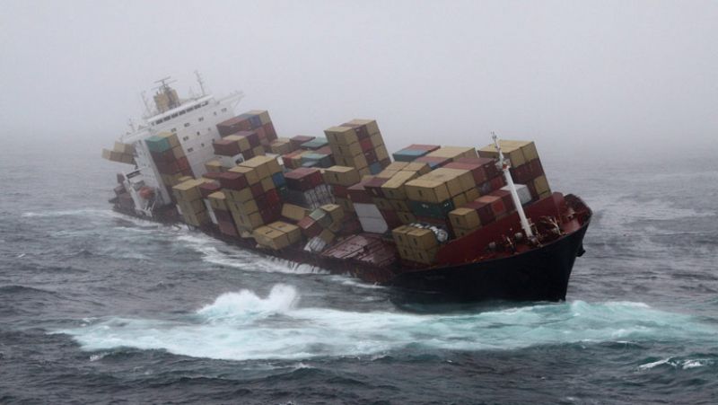 Nueva Zelanda se prepara "para lo peor" ante la situación del carguero encallado en su costa