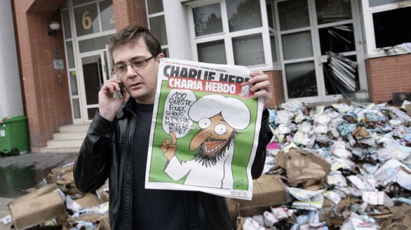 Atacan una revista satírica francesa por un número sobre la victoria islamista en Túnez
