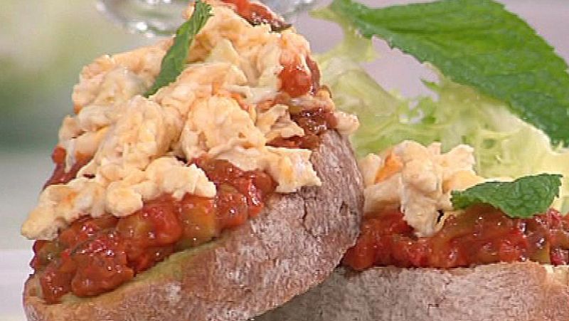 Huevos revueltos a la manchega sobre tosta (04/11/2011)