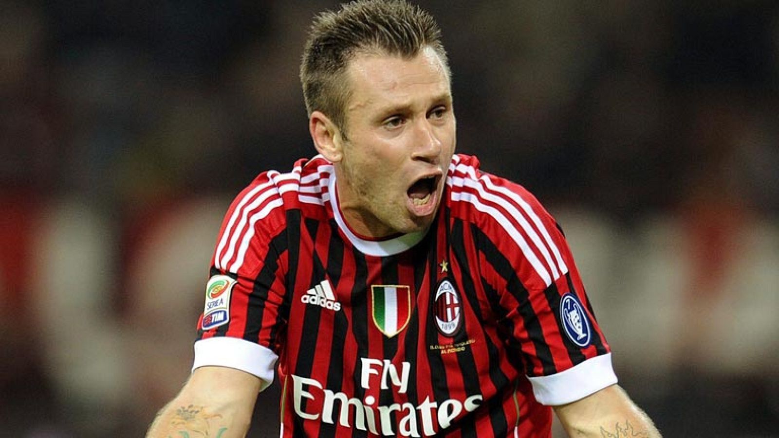 El delantero del Milan Antonio Cassano, hospitalizado desde el pasado sábado, sufrió un "dolor cerebral de origen isquémico" y será sometido en los próximos días a una pequeña operación cardiológica, ha informado este miércoles el club en un comunica