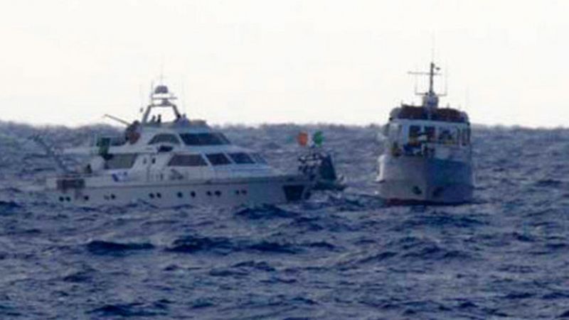 La marina israelí aborda los dos barcos de la flotilla que se dirigía a Gaza