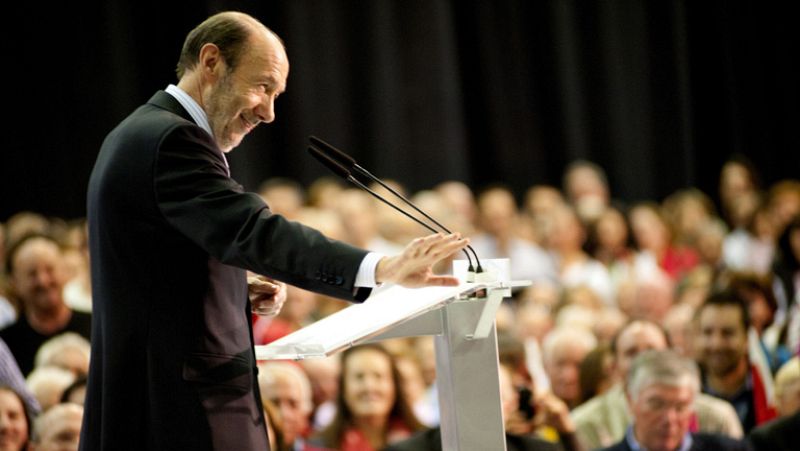 Rubalcaba pide el voto a los vascos "para asegurar la paz" y recuerda lo mucho "tragado"