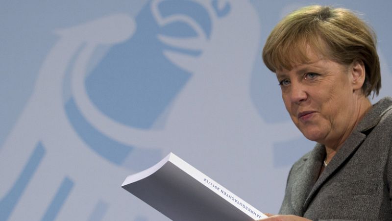 Merkel recibe con reservas un pacto sobre la deuda propuesto por los cinco sabios