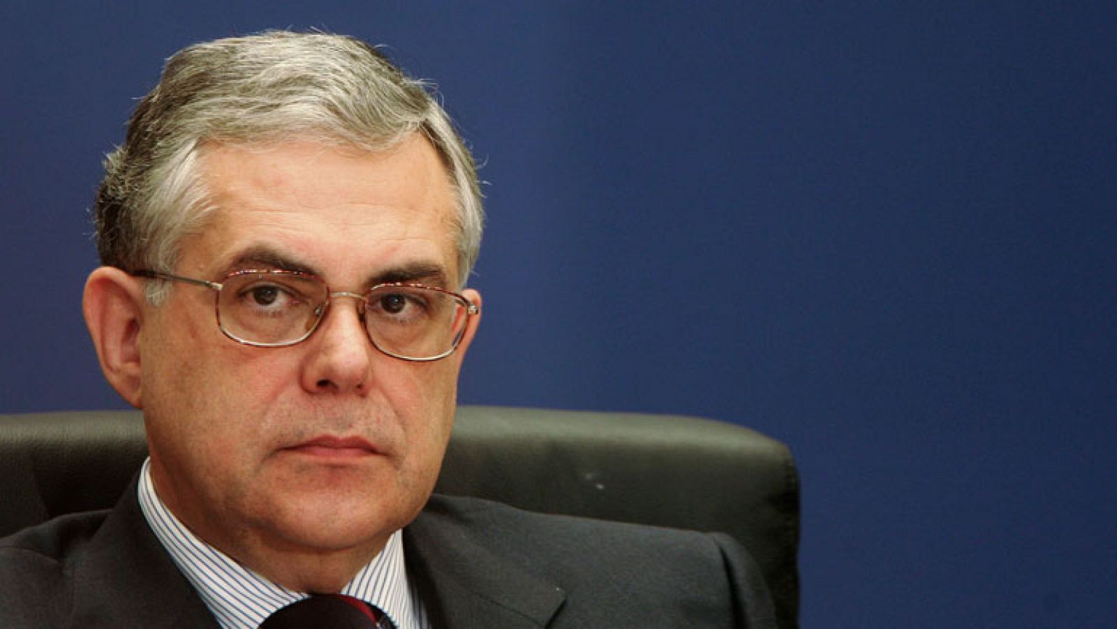 Lucas Papademos formará gobierno como primer ministro en Grecia