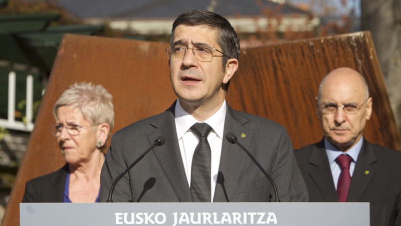 Bildu se suma al homenaje a las víctimas, que divide a los partidos vascos