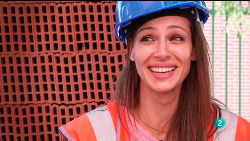 La modelo Eva González conoce la labor de la Fundación Secretariado Gitano