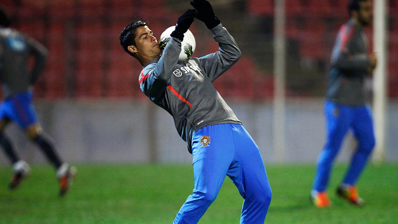 Este viernes arranca la repesca para la Eurocopa 2012, con los partidos de ida entre Bosnia y Portugal, Turquía y Croacia, República Checa y Montenegro, y Estonia e Irlanda. Ocho equipos en busca de los últimos cuatro billetes a Polonia y Ucrania.