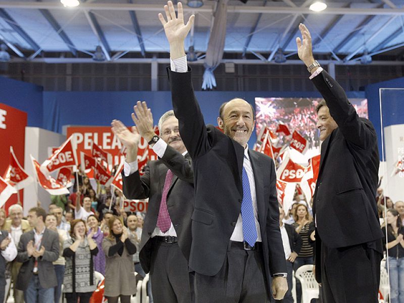 Rubalcaba dice que el PSOE ha dado trigo frente a las falsas promesas del PP
