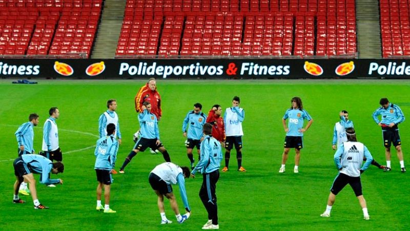 Iniesta, Silva y Villa apuntan al ataque de España en Wembley