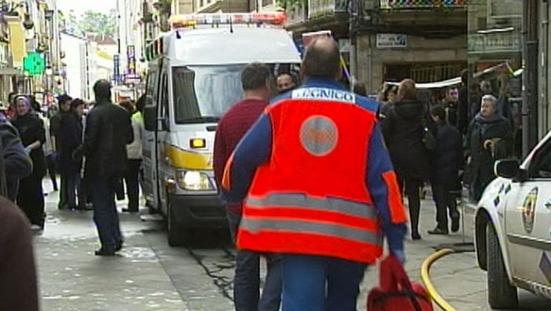 Tres  personas resultan heridas graves en el incendio de una vivienda en Ourense