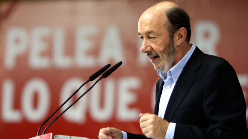 González moviliza a los "cabreados" del PSOE y Rubalcaba llama a Aznar "ventrílocuo de Rajoy"