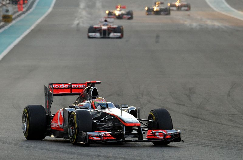 Hamilton se aprovecha del abandono de Vettel y Alonso acaba segundo