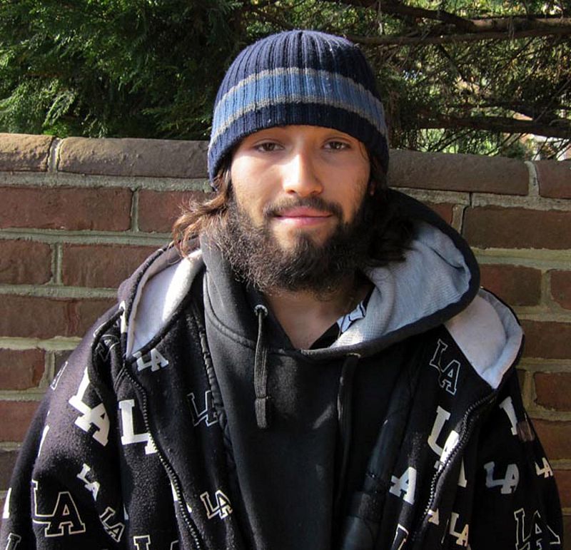 Detienen a un joven hispano acusado de disparar con un rifle cerca de la Casa Blanca