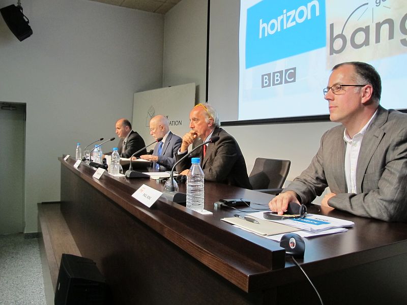 "Para acercar la ciencia a la población hay que olvidarse del síndrome de la bata blanca"