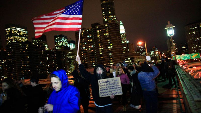 Los indignados de Wall Street toman el puente de Brooklyn