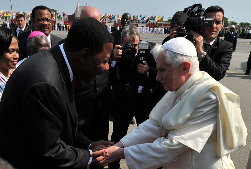 El papa alerta contra la "sumisión incondicional" al mercado en su segundo viaje a África