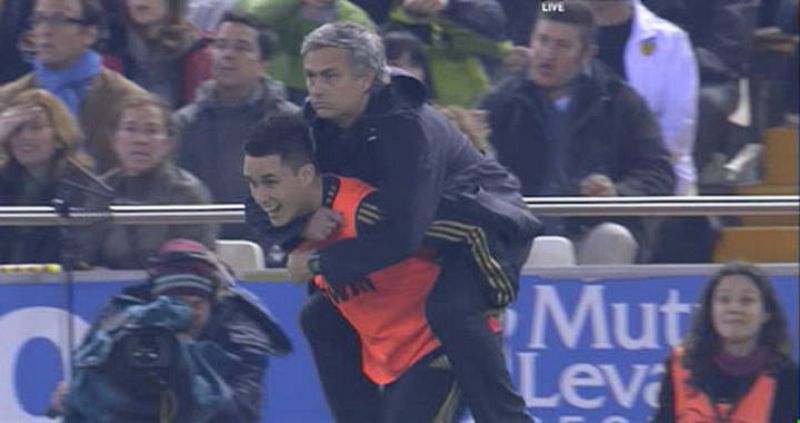 Mourinho, protagonista en Mestalla por sus celebraciones y por encararse con los rivales