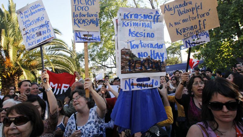 Víctimas de la dictadura chilena boicotean el homenaje a un torturador en Santiago