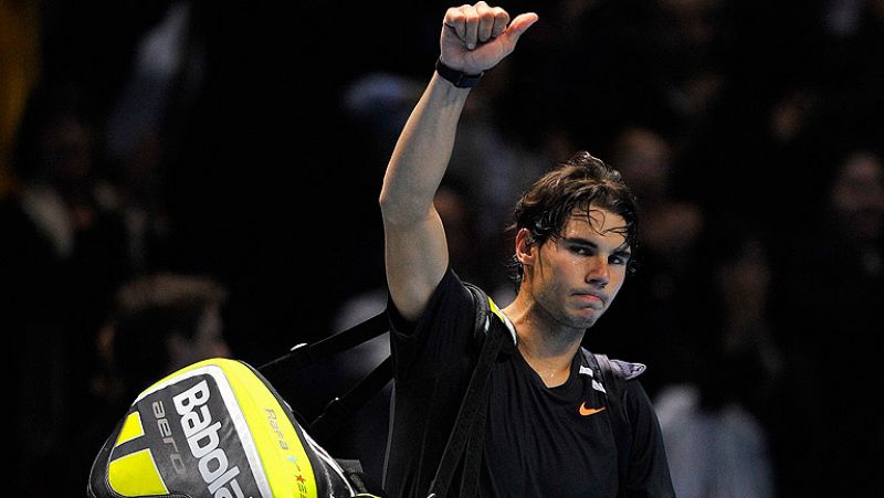 Un excelso Federer se clasifica a semifinales del Masters arrollando a Nadal