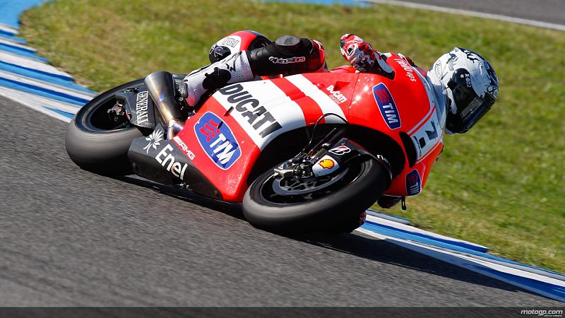 Carlos Checa se estrena con la GP12 en los tests de Jerez