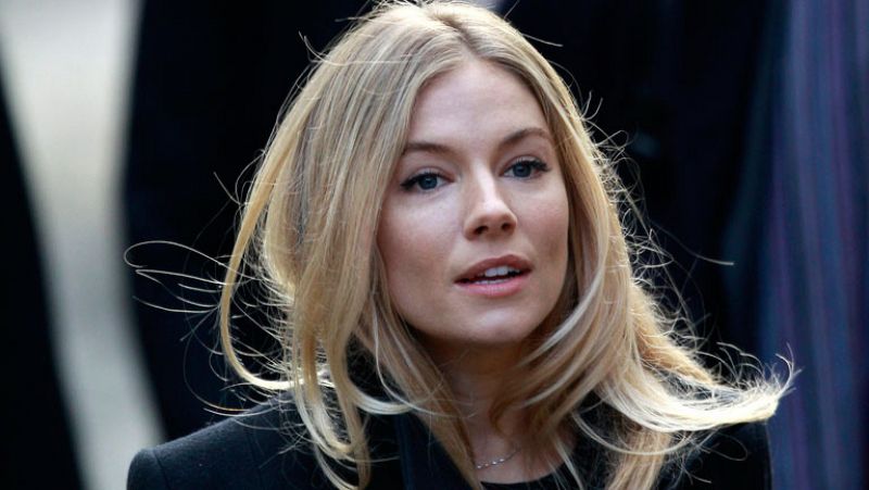 Sienna Miller y la autora de 'Harry Potter', "paranoicas" por los pinchazos telefónicos