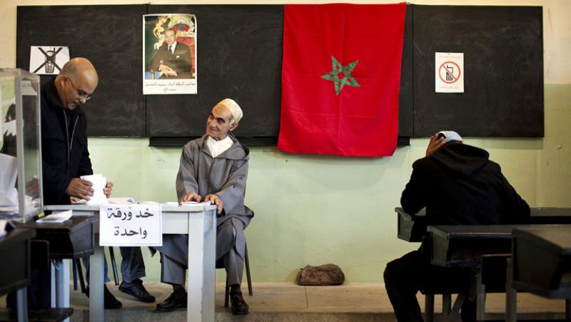 Concluyen las primeras elecciones tras la reforma en Marruecos con una participación oficial del 45%