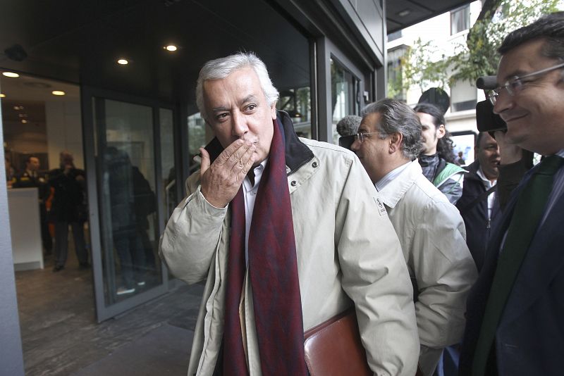 Arenas anuncia que eliminará la mitad de altos cargos de la Junta de Andalucia si gobierna