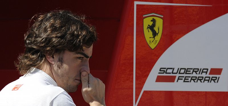 Alonso confía en que la pista mojada pueda favorecer la estrategia de Ferrari